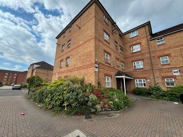 2 Bedroom Flat To Rent In Conifer Court, Ilford, IG1