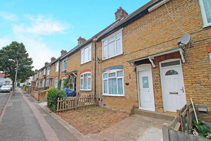 3 Bedroom Terraced House To Rent In Fourth Avenue, Gillingham, ME7