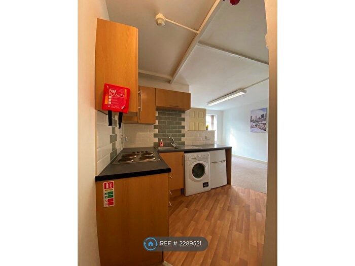 1 Bedroom Flat To Rent In King Street, Carmarthen, SA31