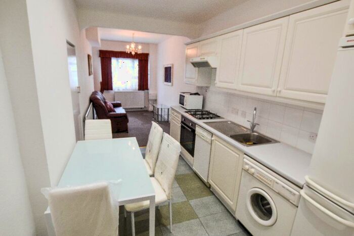 1 Bedroom Flat To Rent In Llanvanor Road, London, NW2