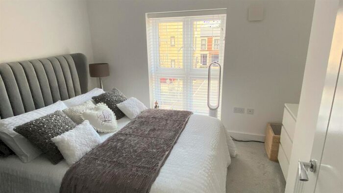 2 Bedroom Apartment To Rent In Baddlesmere Drive, Kings Hill, ME19