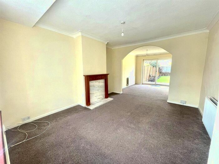 3 Bedroom Semi-Detached House To Rent In Montayne Road, Cheshunt, Waltham Cross, EN8