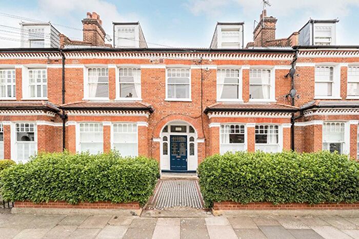 2 Bedroom Flat To Rent In Huron Road, London, SW17