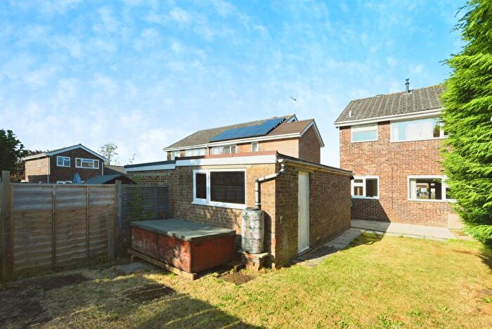 3 Bedroom Semi-Detached House For Sale In Heron Close, Calne, SN11