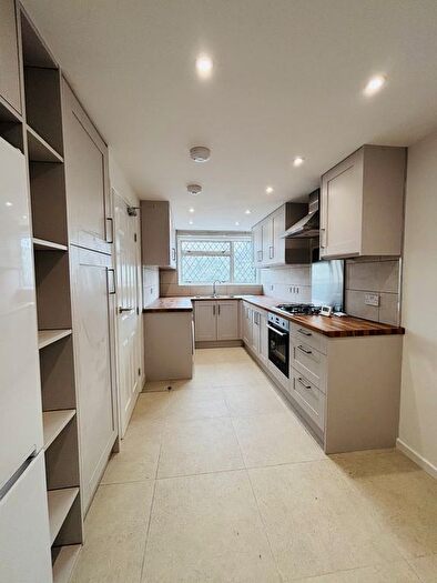 3 Bedroom Flat To Rent In Wager Street, London, E3