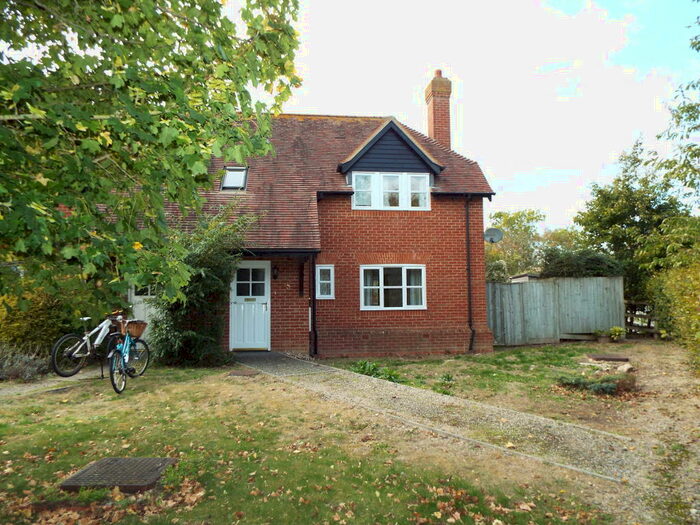 2 Bedroom End Of Terrace House To Rent In Rickyard Grove, Grendon Underwood, HP18