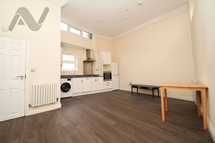 1 Bedroom Maisonette To Rent In Blackstock Road, London, N4