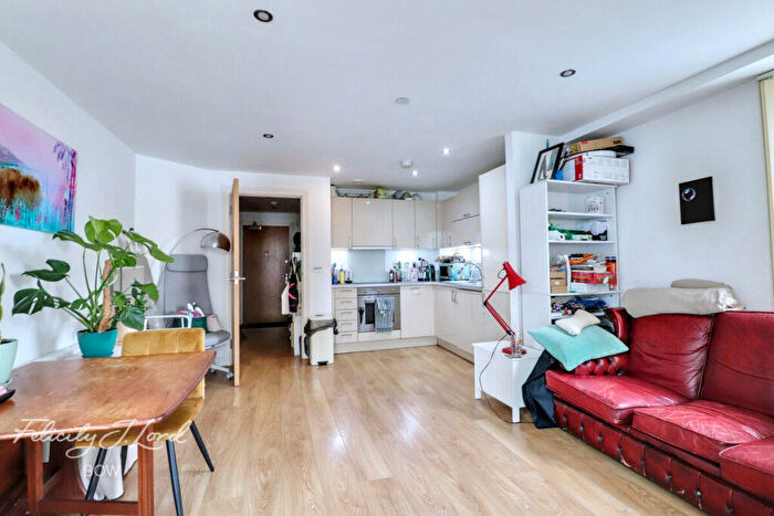 1 Bedroom Flat To Rent In Aqua Vista Square, London, E3