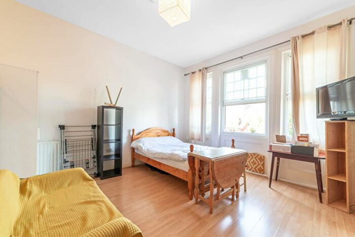 Studio To Rent In Eton Avenue, Swiss Cottage, London, NW3