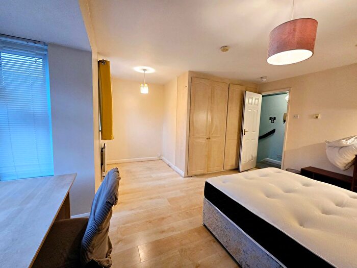 5 Bedroom Terraced House To Rent In Keats Close, Bermondsey, SE1