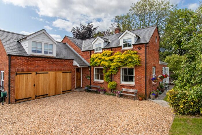 4 Bedroom Detached House To Rent In The George Yard, Alresford, Hampshire, SO24
