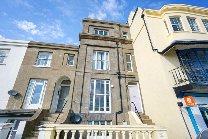 1 Bedroom Flat For Sale In White Rock, Hastings, TN34