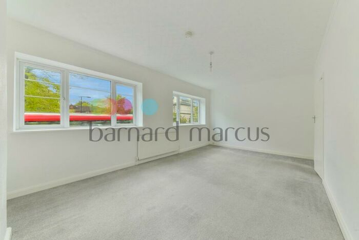 2 Bedroom Apartment To Rent In Westwood Hill, London, SE26