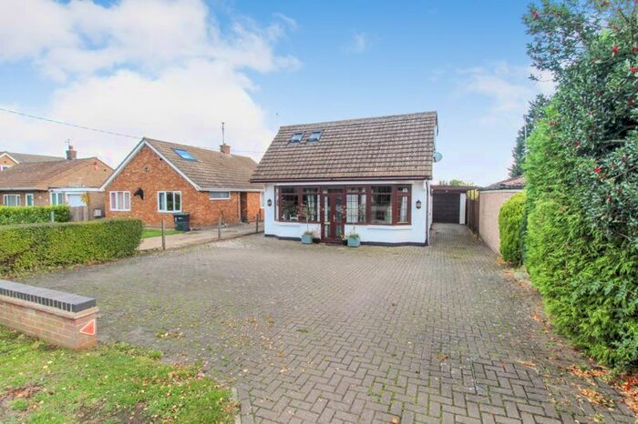 3 Bedroom Detached Bungalow For Sale In Avenue Road, Rushden, NN10