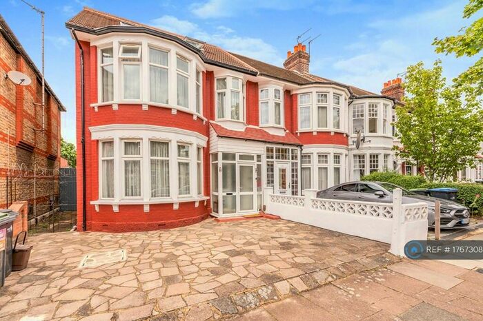 5 Bedroom End Of Terrace House To Rent In Berkshire Gardens, London, N13