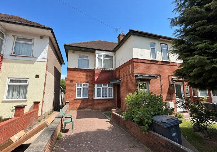 2 Bedroom Flat For Sale In Livingstone Road, Southall, Middlesex, UB1