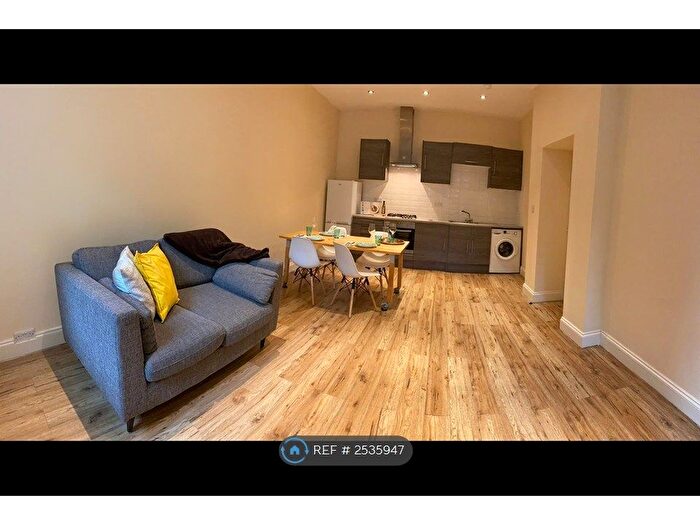 1 Bedroom Flat To Rent In Osborne Road, Manchester, M19