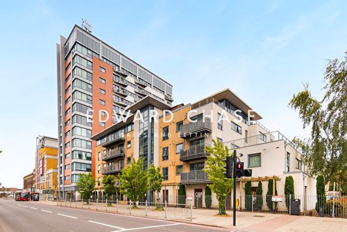 2 Bedroom Flat To Rent In Citygate House, Gants Hill, IG2