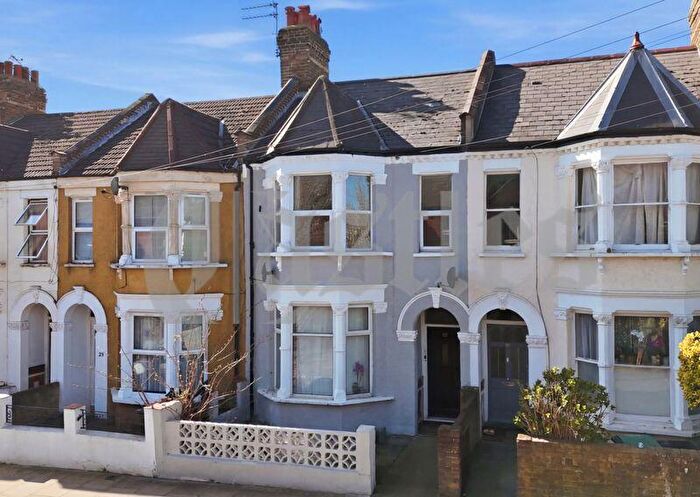 2 Bedroom Flat For Sale In Fairbourne Road, London, N17