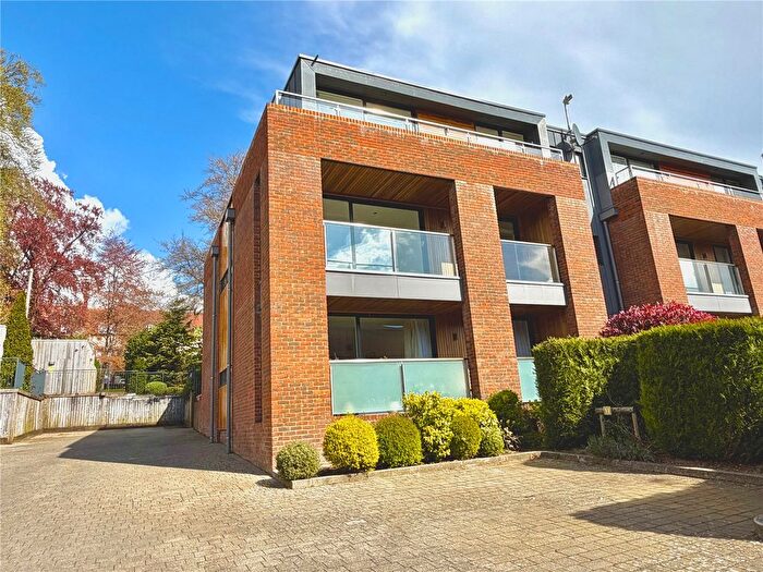 2 Bedroom Flat For Sale In Nightingale Park, Winchester, Hampshire, SO22