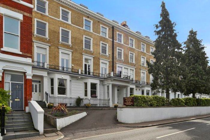 2 Bedroom Flat To Rent In Richmond Hill, Richmond, TW10