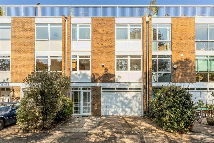 4 Bedroom Property To Rent In Thameside, Teddington TW11
