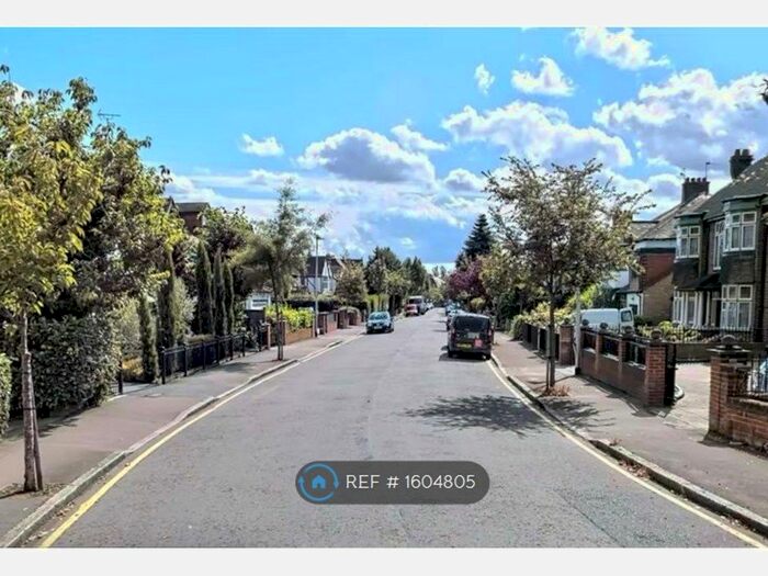 2 Bedroom Flat To Rent In Wanstead, London, E11