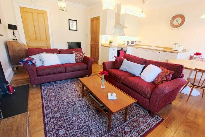 1 Bedroom Flat To Rent In Johnston Terrace, Edinburgh, EH1