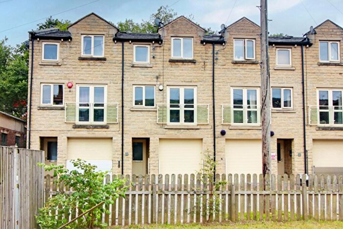 4 Bedroom Town House For Sale In Laureate Terrace, Mytholmroyd, HX7