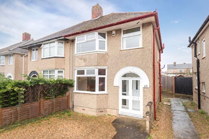 3 Bedroom Semi Detached House To Rent In Glebelands, Headington, OX3