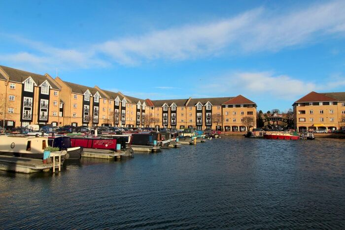 2 Bedroom Flat To Rent In Longman Court, Stationers Place, Hemel Hempstead, Hertfordshire, HP3