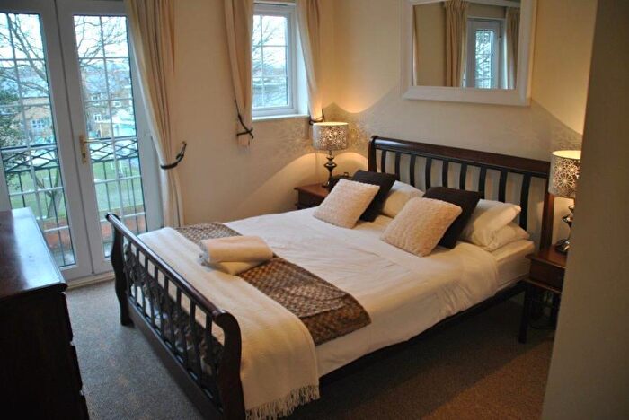 2 Bedroom Apartment To Rent In Knights Place, Windsor, SL4