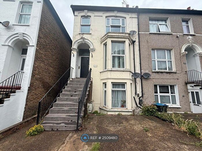 2 Bedroom Flat To Rent In Selhurst Road, London, SE25