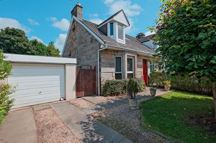 2 Bedroom Semi-Detached House For Sale In Glasgow Road, Blantyre, G72