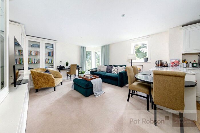 2 Bedroom Flat For Sale In Elmfield Square, Gosforth, Newcastle Upon Tyne, Tyne And Wear, NE3