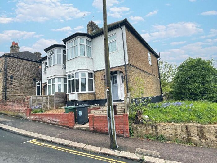2 Bedroom Flat To Rent In Aubrey Road, Walthamstow, London, E17