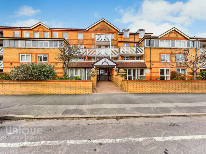 1 Bedroom Apartment For Sale In Poplar Court, Kings Road, Lytham St. Annes, FY8