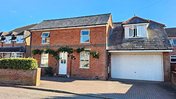4 Bedroom Detached House For Sale In St Johns Road, Thatcham, RG19