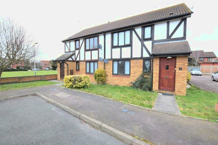 1 Bedroom Maisonette To Rent In Jacobs Avenue, Harold Wood, Romford, RM3
