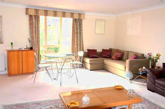 2 Bedroom Flat For Sale In Manbre Road, London, W6