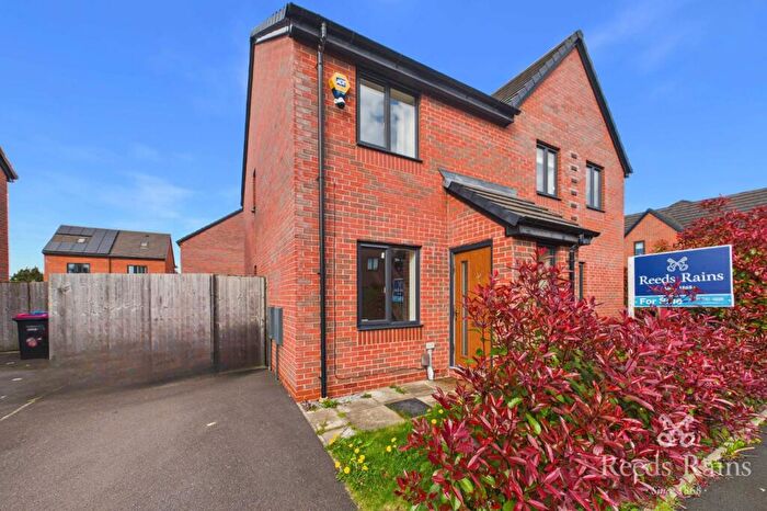 2 Bedroom Semi Detached House For Sale In Blossom Way, Salford, Greater Manchester, M6