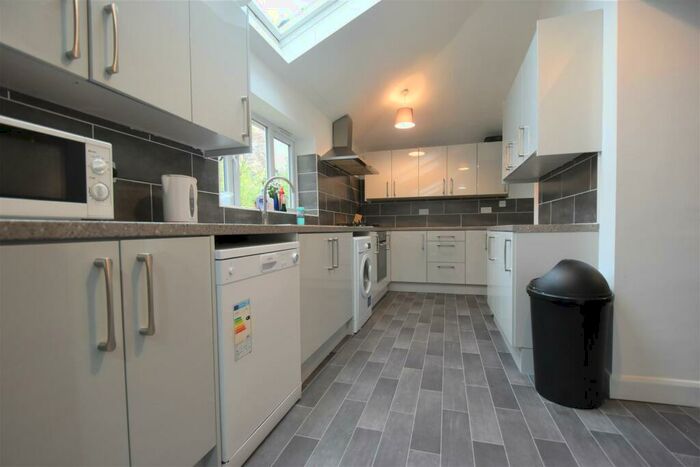 8 Bedroom Detached House To Rent In Elmdon Rd, Selly Oak. Mins Walk From University Of Birmingham, B29