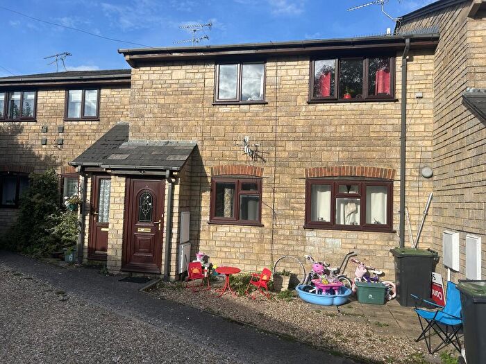 2 Bedroom Flat For Sale In St Ann's Court, Gillingham, SP8