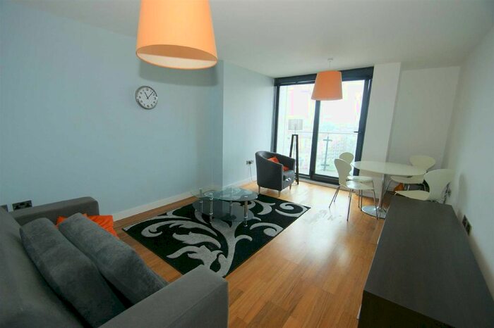 2 Bedroom Flat To Rent In Skyline, St Peters Square, Leeds, LS9