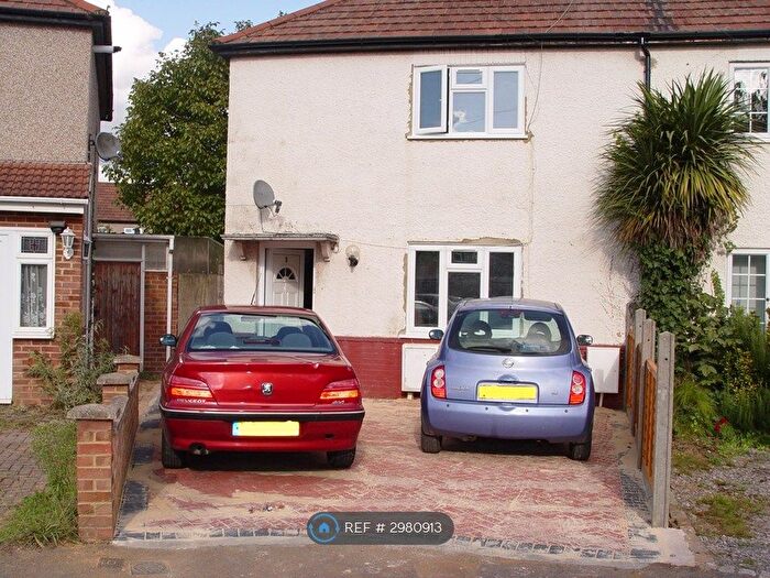 3 Bedroom Semi-detached House To Rent In Mead Close, Slough, SL3