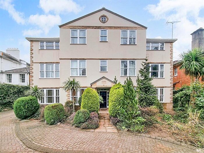 2 Bedroom Apartment For Sale In Remenham Hill, Henley-On-Thames, RG9