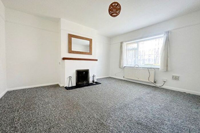 2 Bedroom Maisonette To Rent In St. Johns Hill, Sevenoaks, TN13