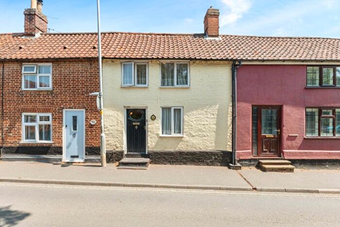 2 Bedroom Terraced House For Sale In Avenue Road, Wymondham, Norfolk, NR18