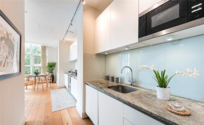 2 Bedroom Apartment For Sale In Waterfront House, London, SW11