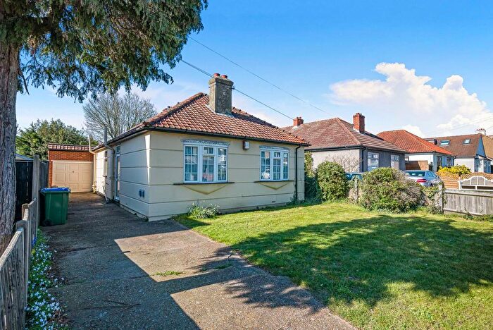 2 Bedroom Bungalow For Sale In Arbuthnot Lane, Bexley, DA5